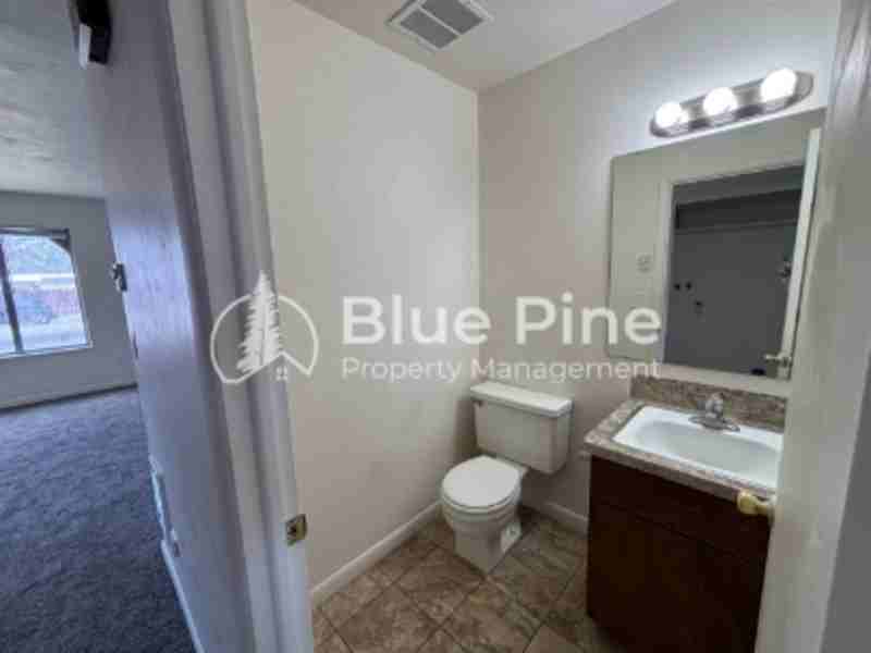 337 E 15th St #3 - Photo 3 of 11