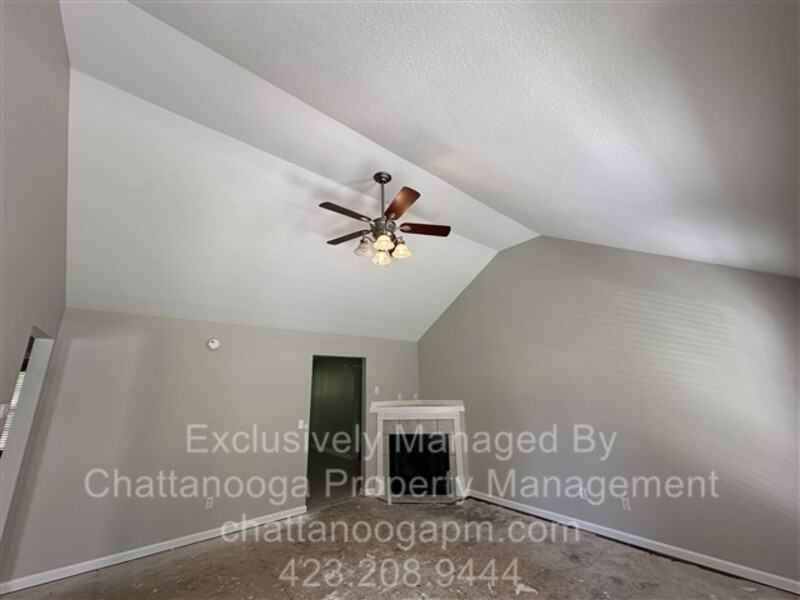 87 Manor Dr - Photo 4 of 19