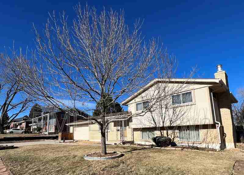 5001 W Tufts Ave - Photo 3 of 31