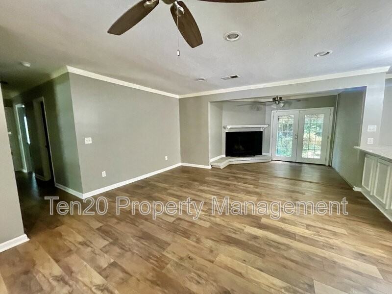 2722 Barbara Ave - Photo 3 of 16