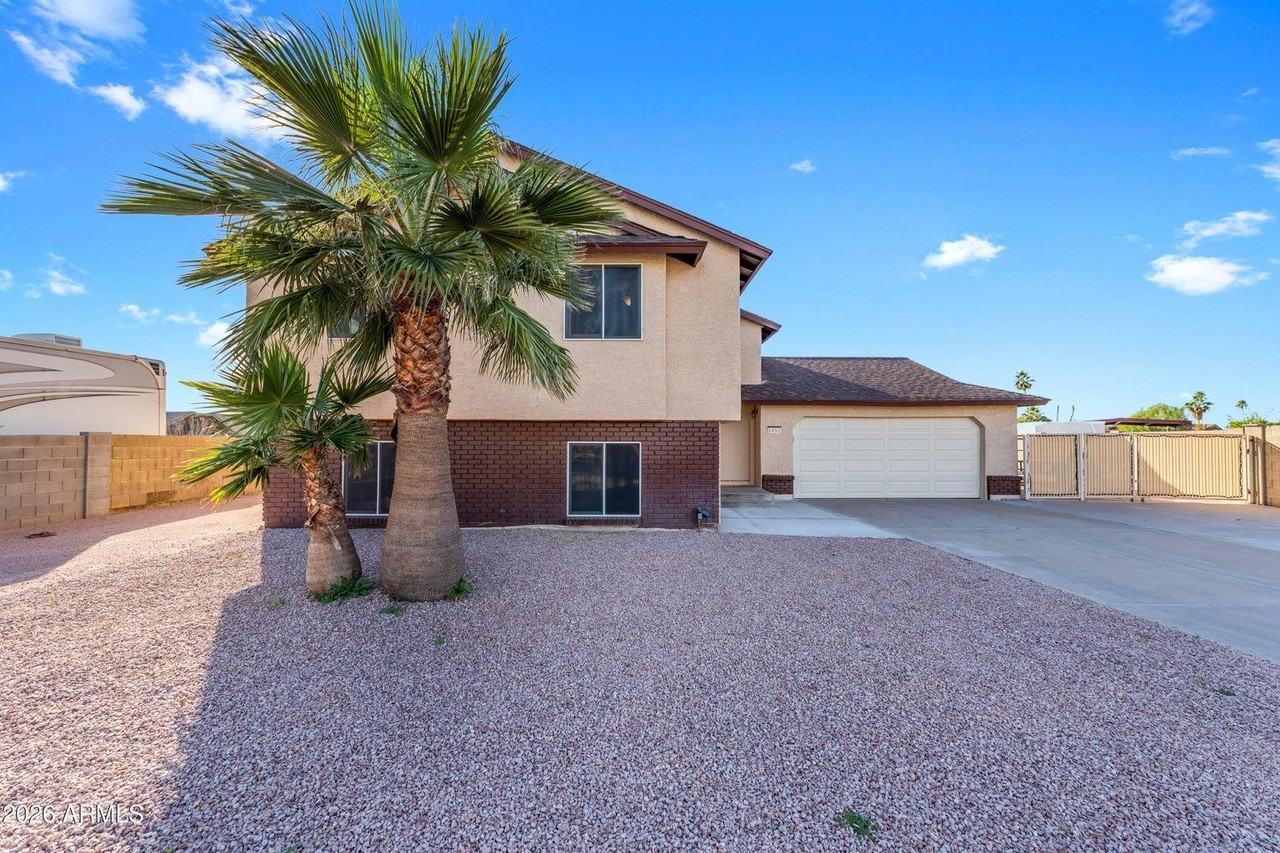 1852 N Saffron Cir - Photo 2 of 26