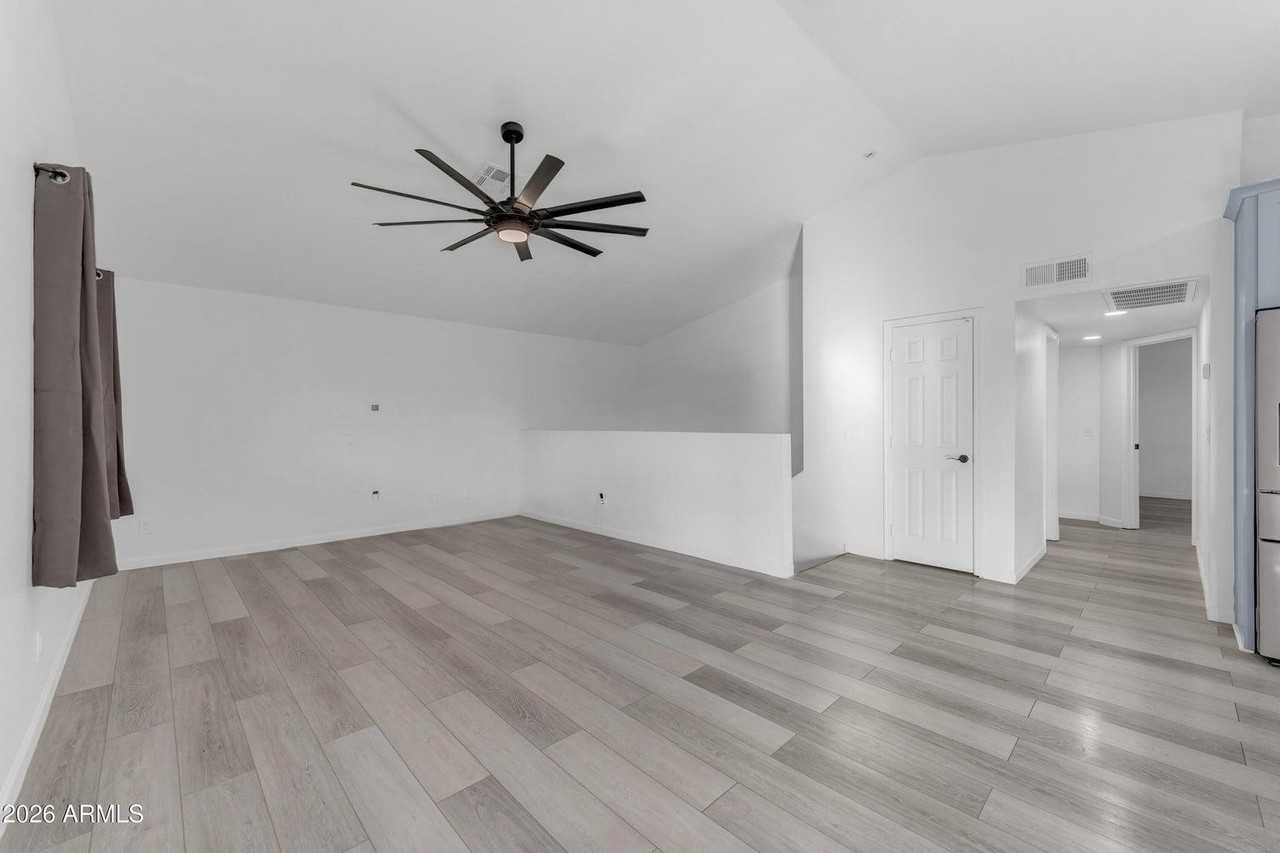 1852 N Saffron Cir - Photo 3 of 26