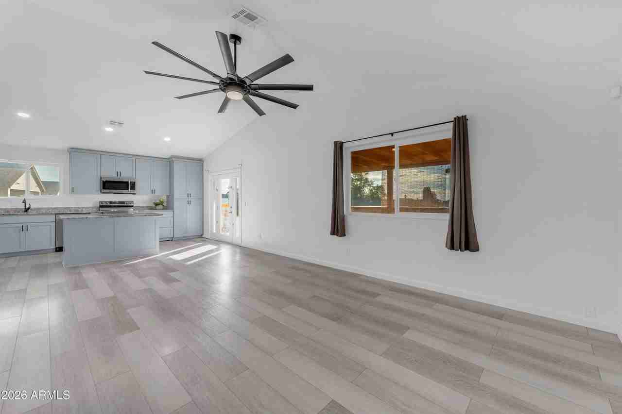 1852 N Saffron Cir - Photo 4 of 26
