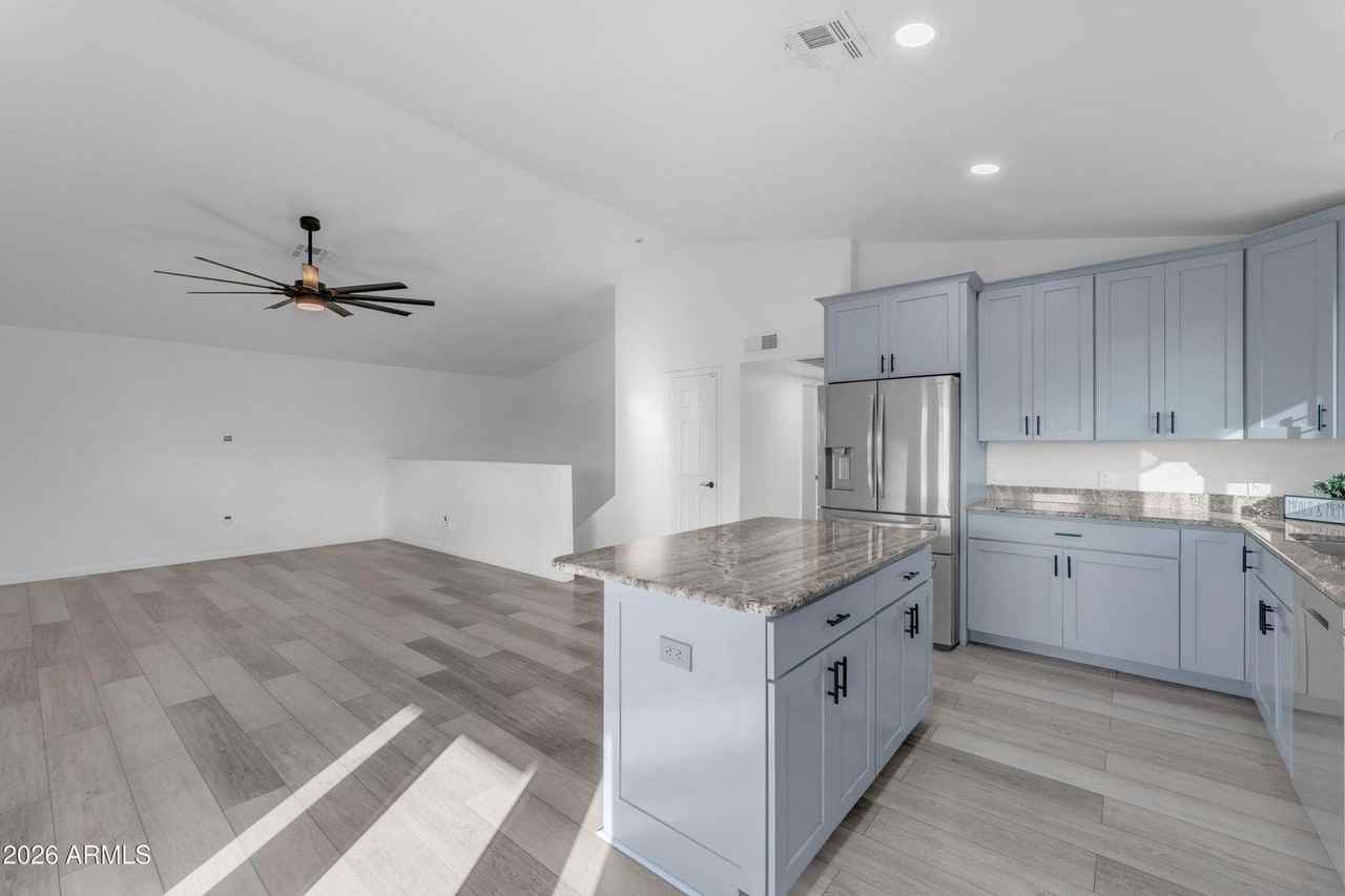 1852 N Saffron Cir - Photo 5 of 26