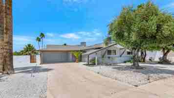 featured image of 3904 E Sahuaro Dr