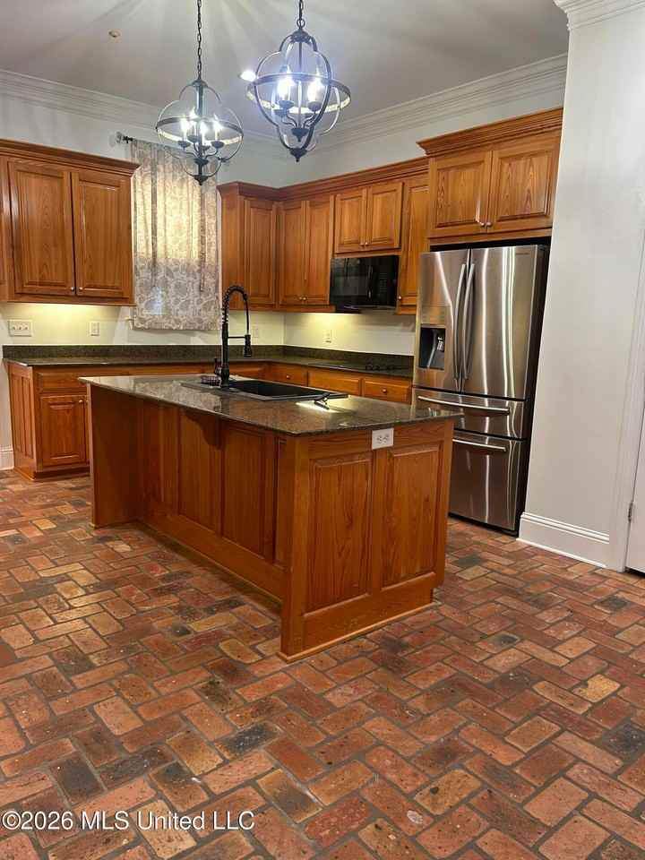 7003 Rolling Green Dr - Photo 3 of 15