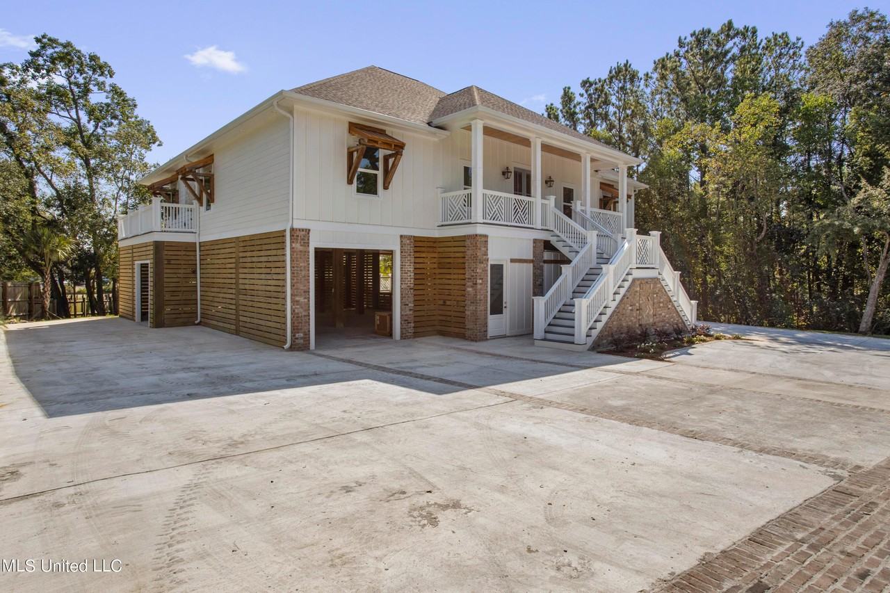 1180 Iola Rd - Photo 4 of 50