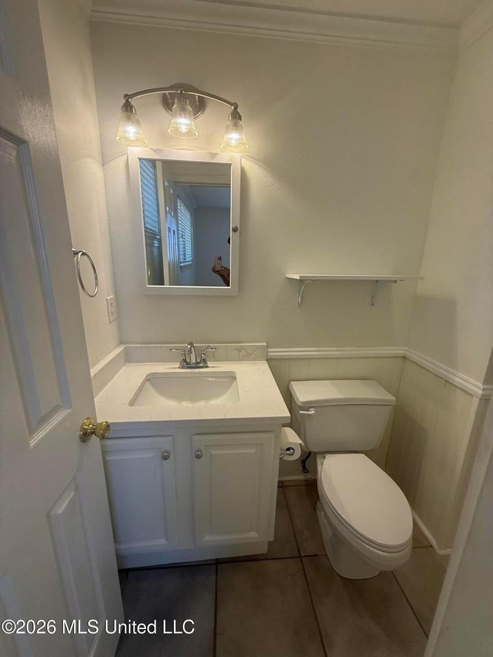 607 Sunset Dr - Photo 2 of 8