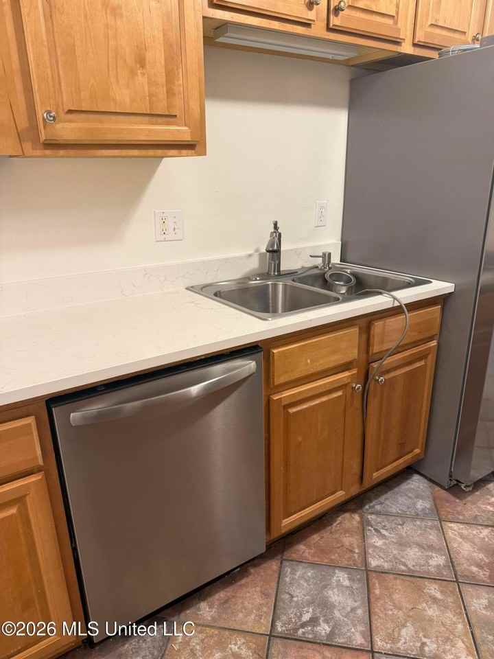 607 Sunset Dr - Photo 3 of 8