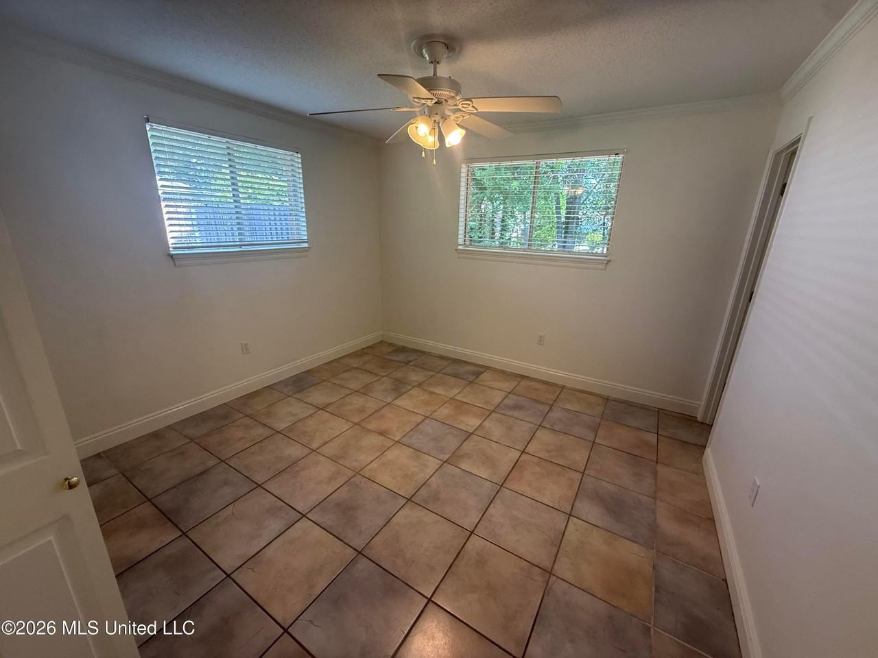 607 Sunset Dr - Photo 5 of 8