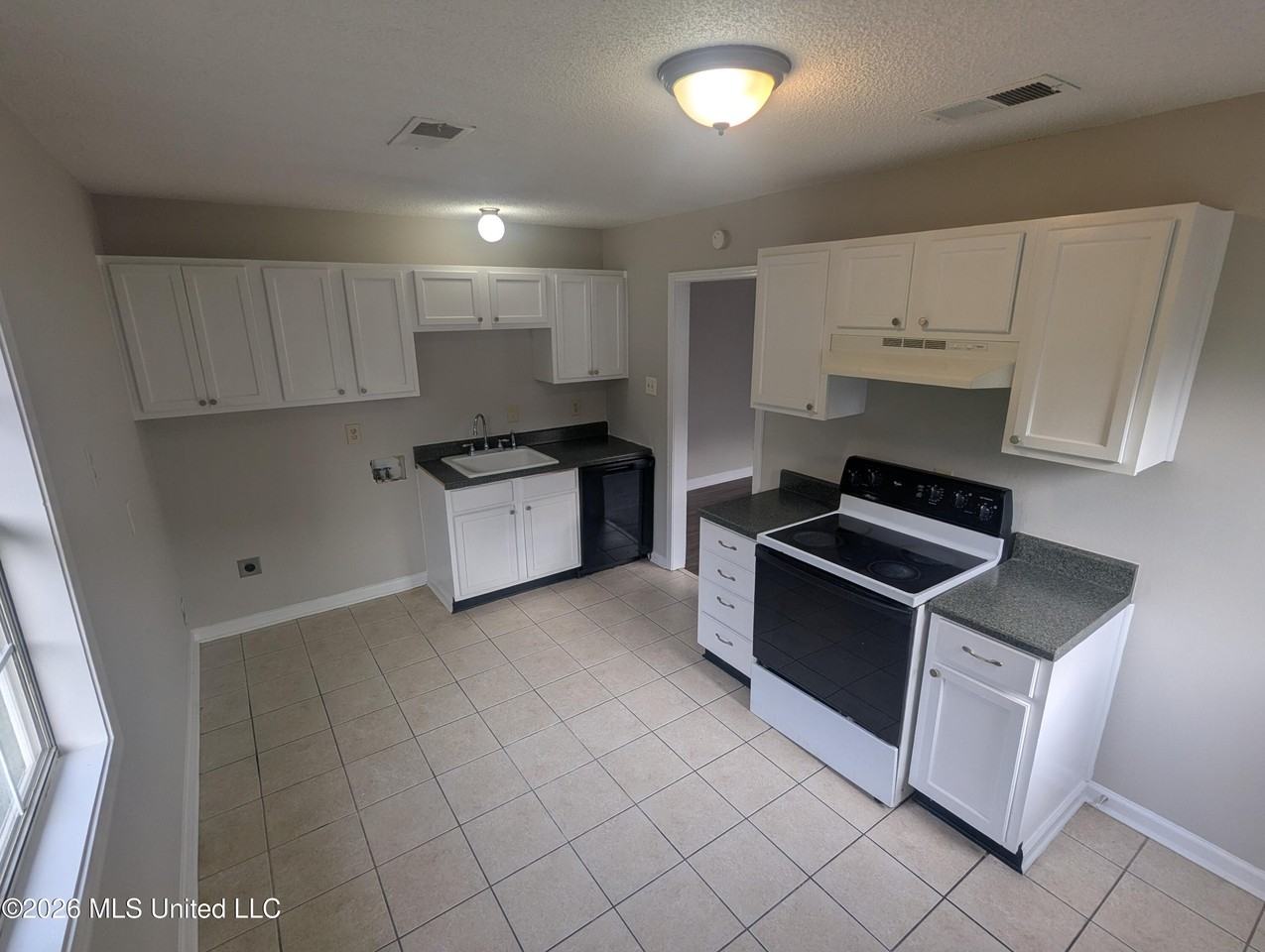 1699 Whitehead Dr - Photo 2 of 9