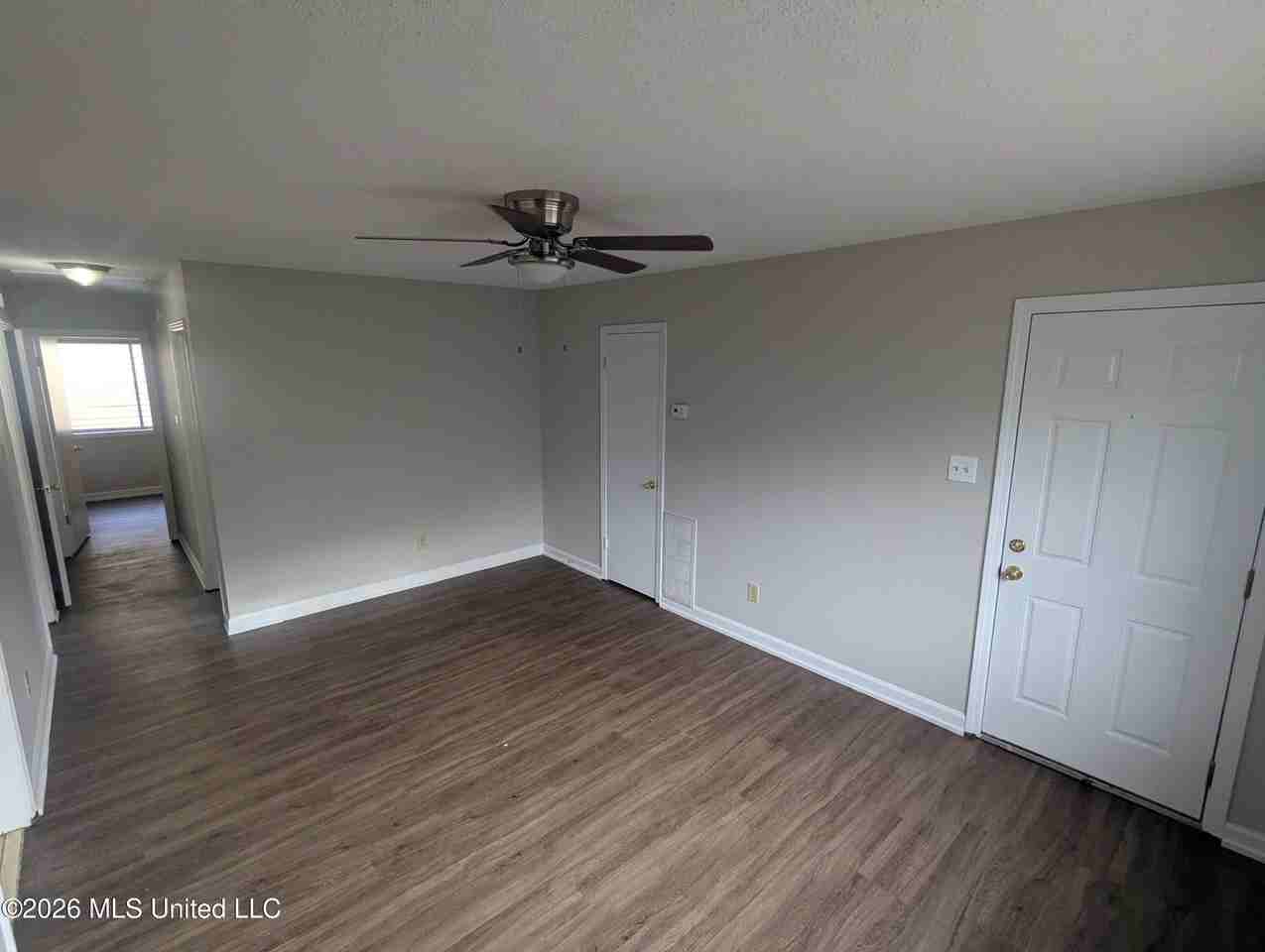 1699 Whitehead Dr - Photo 3 of 9