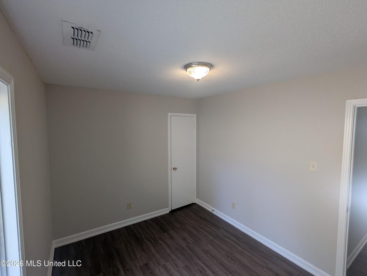 1699 Whitehead Dr - Photo 7 of 9