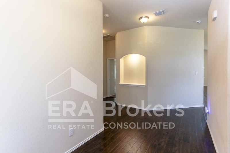 1307 Stonewall Rdg - Photo 2 of 25