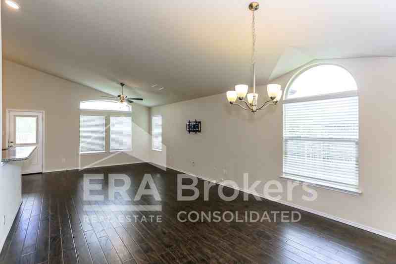 1307 Stonewall Rdg - Photo 4 of 25