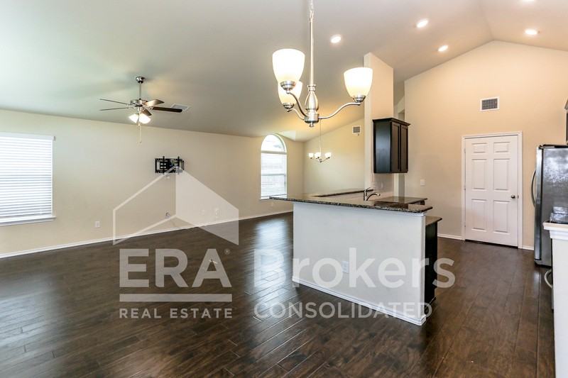 1307 Stonewall Rdg - Photo 7 of 25