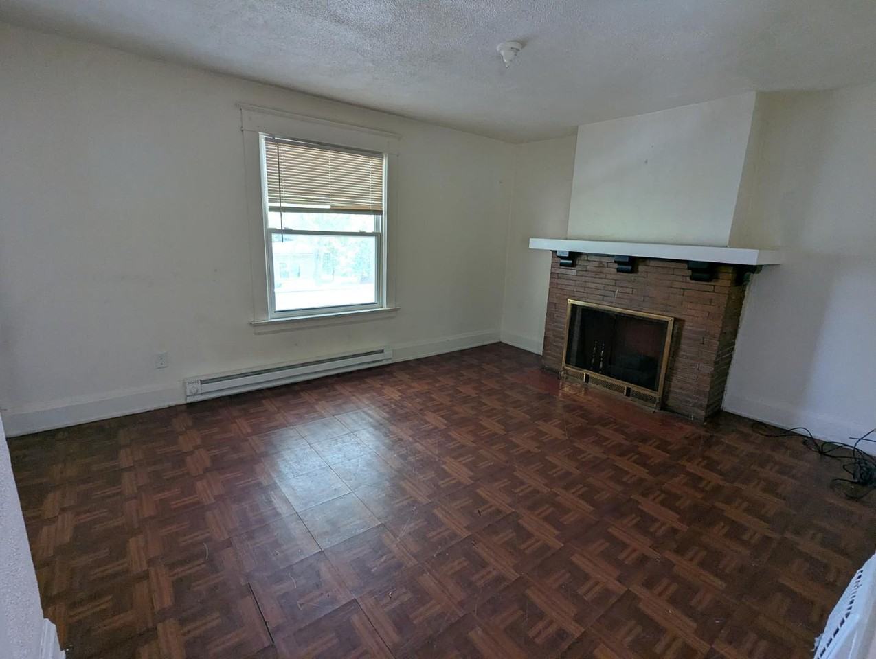 1048 Norwood Ave - Photo 3 of 10