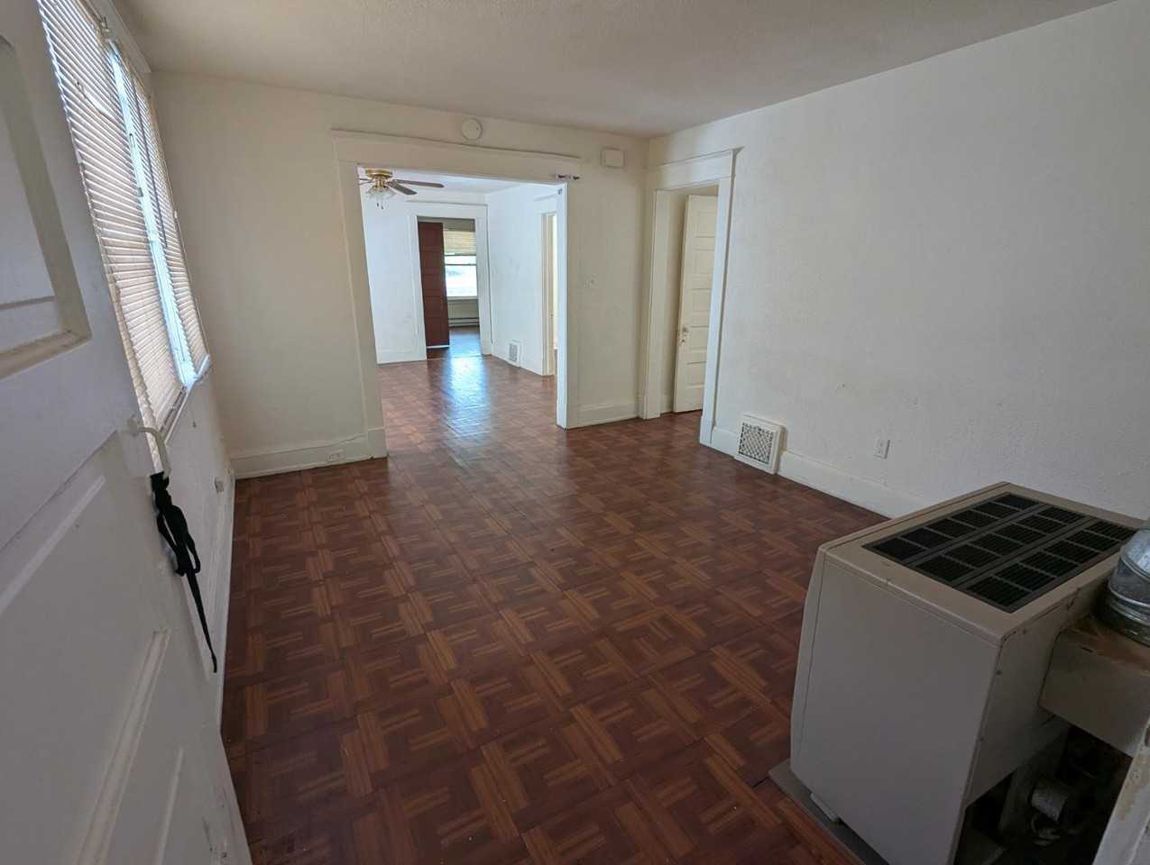 1048 Norwood Ave - Photo 5 of 10