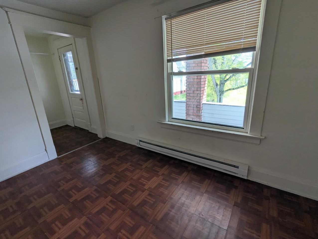 1048 Norwood Ave - Photo 7 of 10
