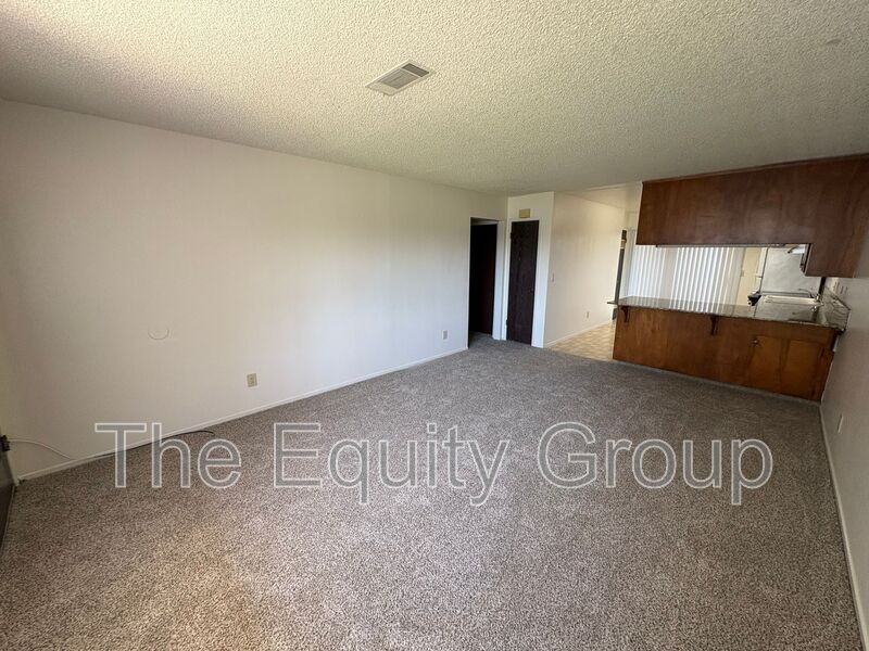 512 Kaweah St #A - Photo 6 of 18