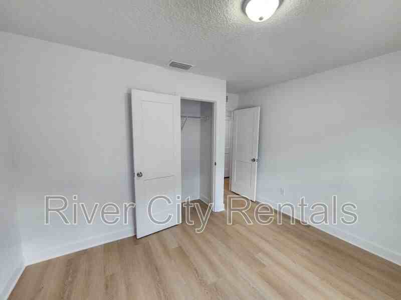 6306 Alliance Ave - Photo 4 of 17
