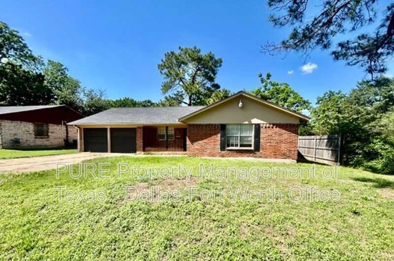 3809 Falcon Dr
