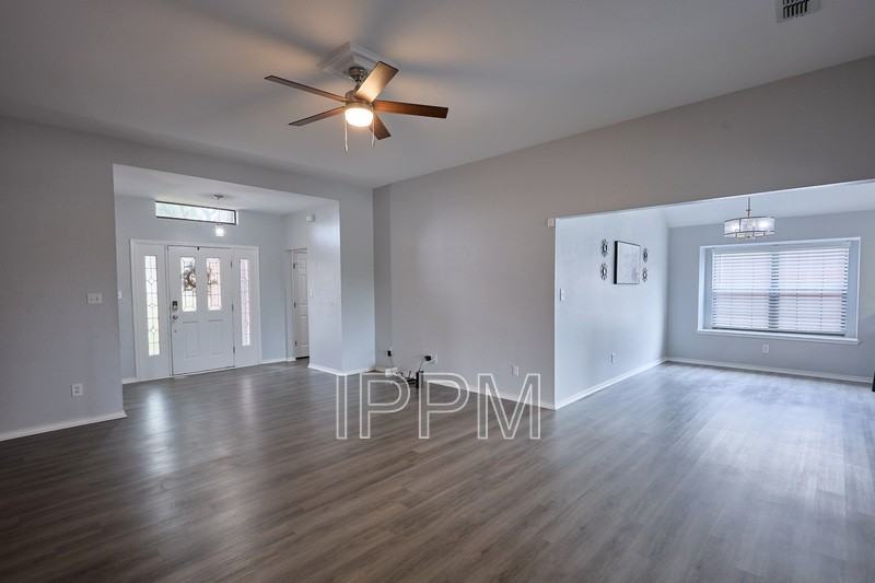 1813 Lazy Lake Dr - Photo 3 of 27
