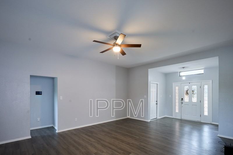 1813 Lazy Lake Dr - Photo 4 of 27