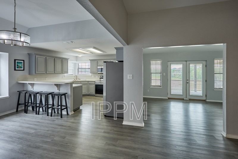 1813 Lazy Lake Dr - Photo 5 of 27