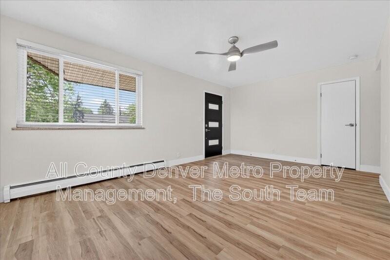 9050 Elm Ct - Photo 3 of 21