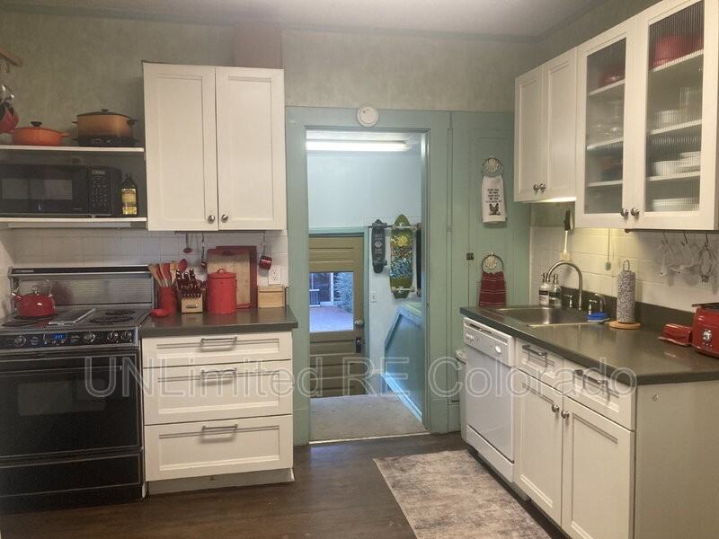 410 Comanche St - Photo 4 of 16
