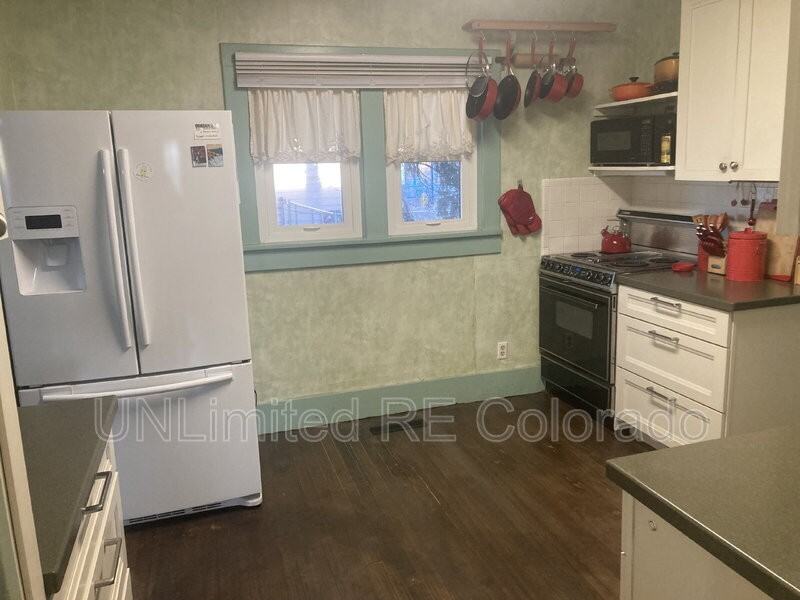 410 Comanche St - Photo 5 of 16