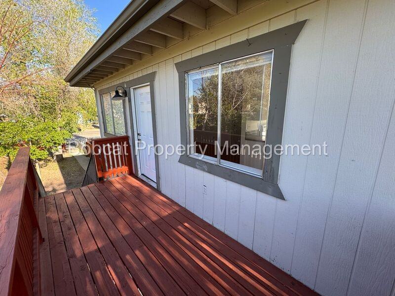 1501 N Edmonds Dr - Photo 2 of 16