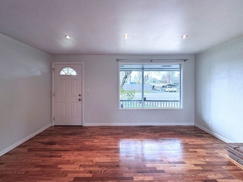 1161 N Park Ave - Photo 5 of 28