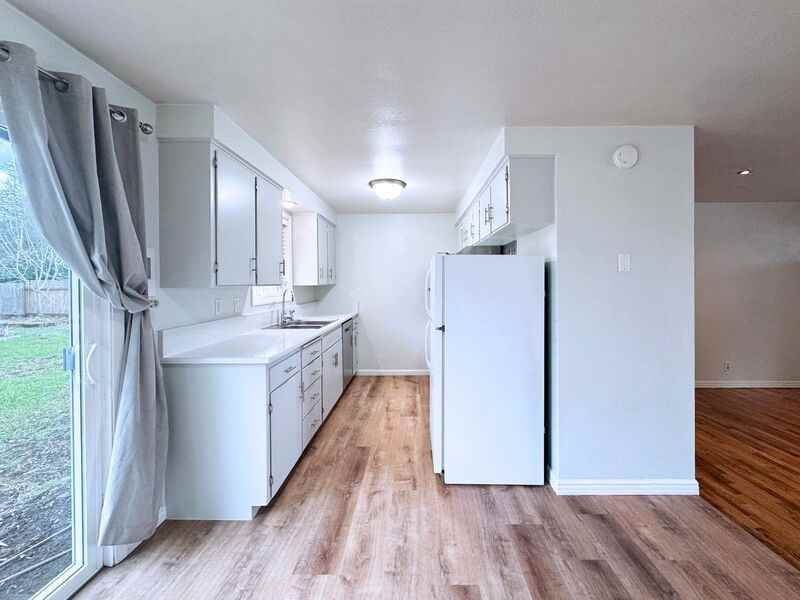 1161 N Park Ave - Photo 7 of 28