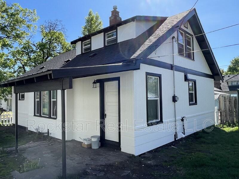 214 W Euclid Ave - Photo 4 of 42