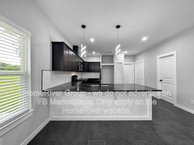 2041A Midlake Ln - Photo 6 of 20