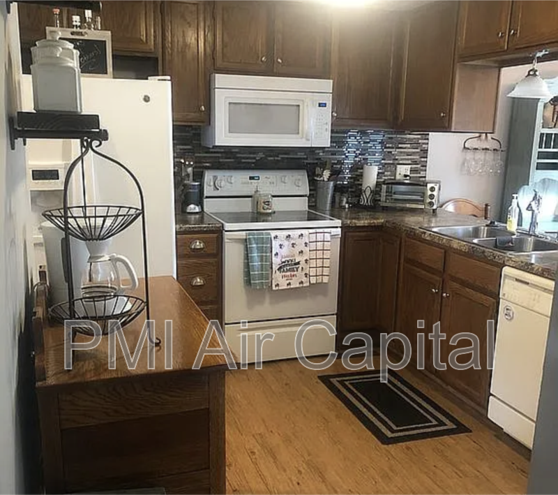8905 W 15th St N - Photo 2 of 16