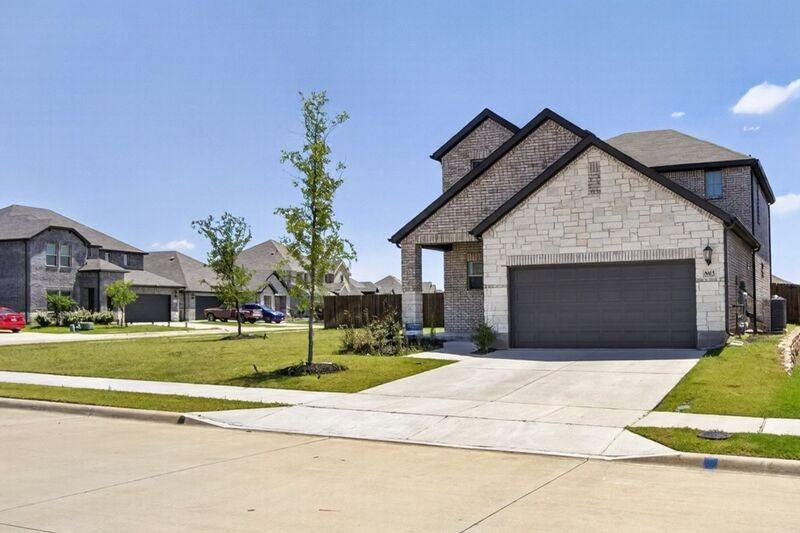 803 Russell Dr - Photo 3 of 41