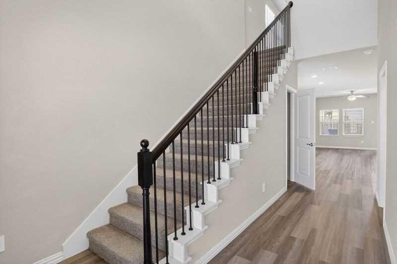 803 Russell Dr - Photo 7 of 41