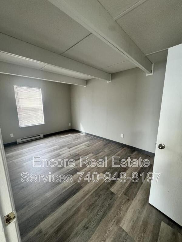 570 Brookside Ct - Photo 2 of 9