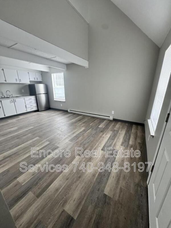 570 Brookside Ct - Photo 3 of 9