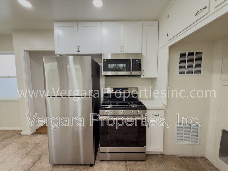 611 Amapola Ave