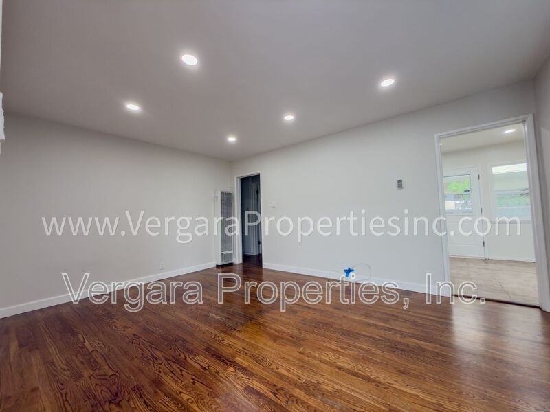 611 Amapola Ave - Photo 2 of 12