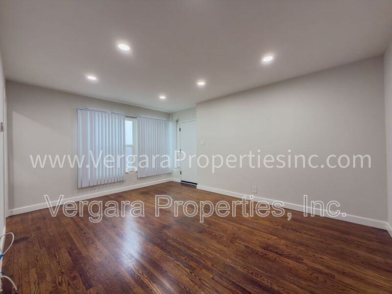 611 Amapola Ave - Photo 3 of 12