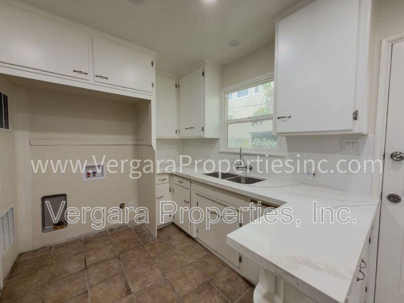611 Amapola Ave - Photo 4 of 12