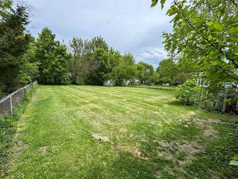 580 Grandin Ave - Photo 3 of 25
