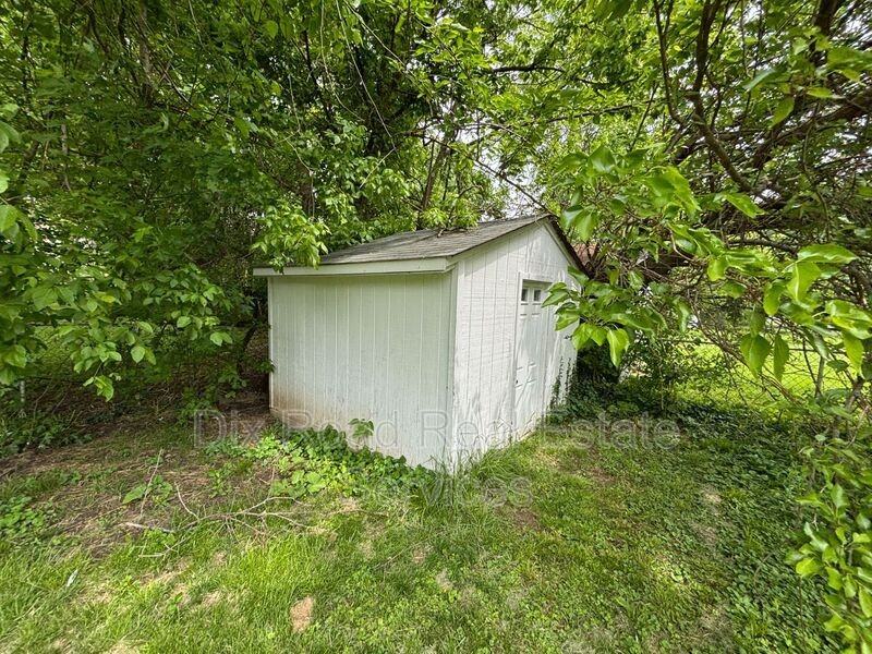 580 Grandin Ave - Photo 4 of 25