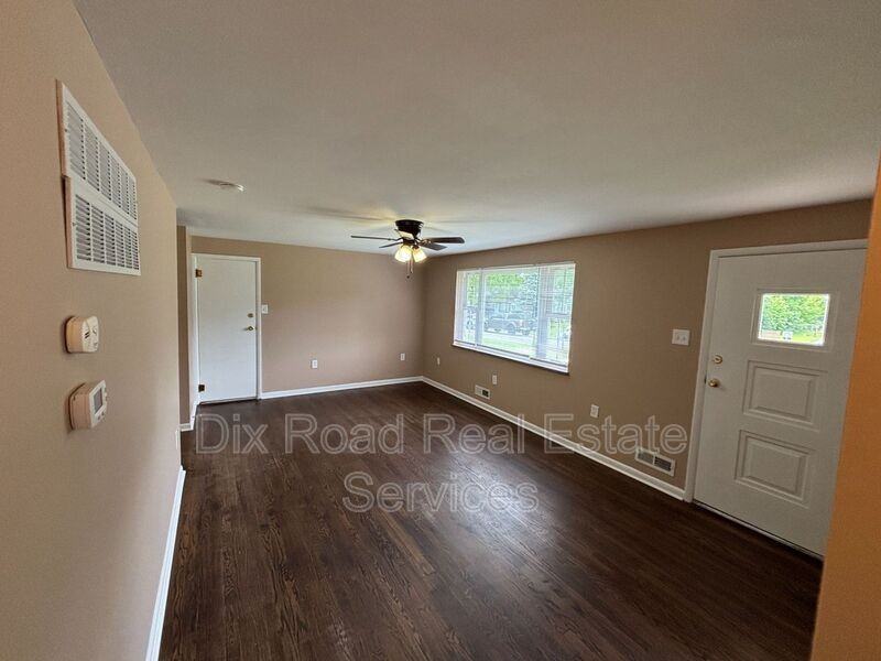 580 Grandin Ave - Photo 6 of 25