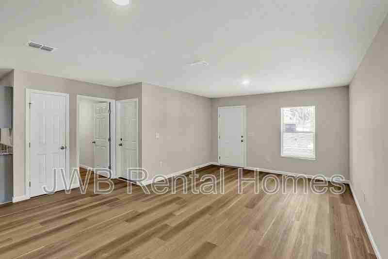 9122 Monroe Ave - Photo 6 of 22